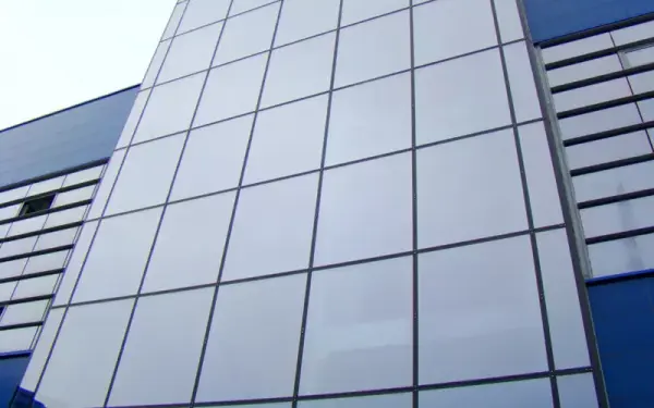 What is an aluminum curtain wall?